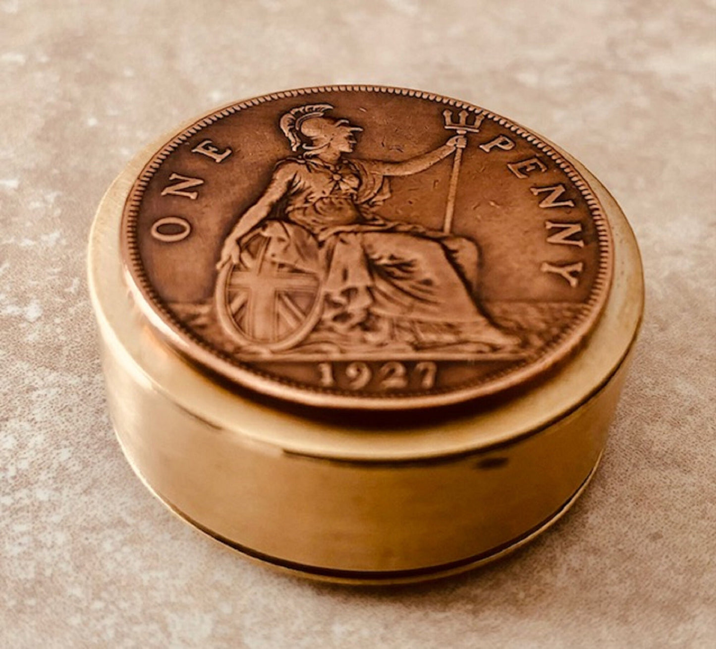British Coin Pillbox Britain Large Penny Vitamins, Vintage Antique Stash Snuff Box, Box, Keepsake, Men's Gift, Jewelry World Coin Collector