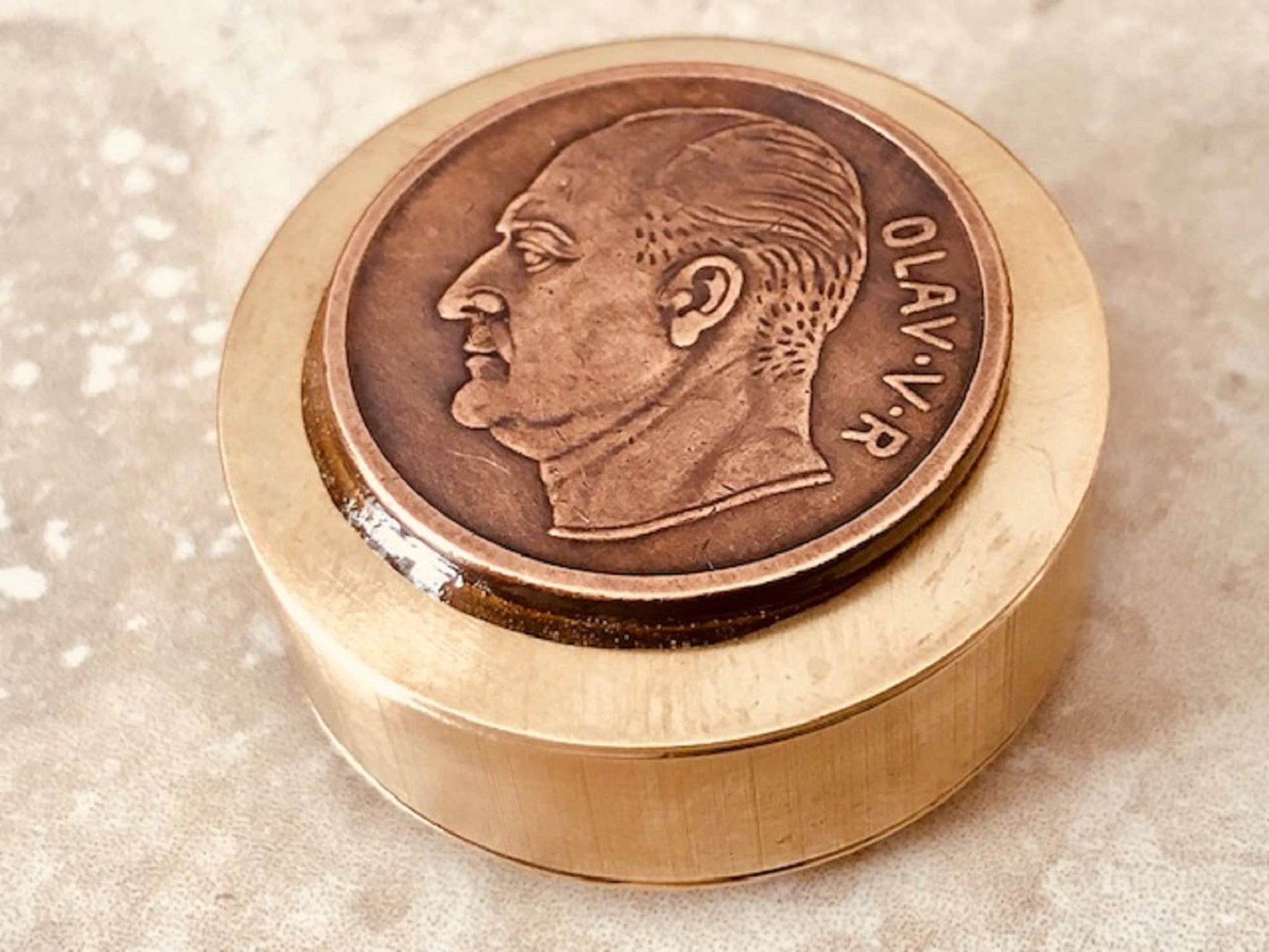 Norway Coin Pillbox Norwegian 5 Ore Moose, Vintage Antique Stash Snuff Box, Tobacco Box, Keepsake, Men's Gift Jewelry, World Coin Collector