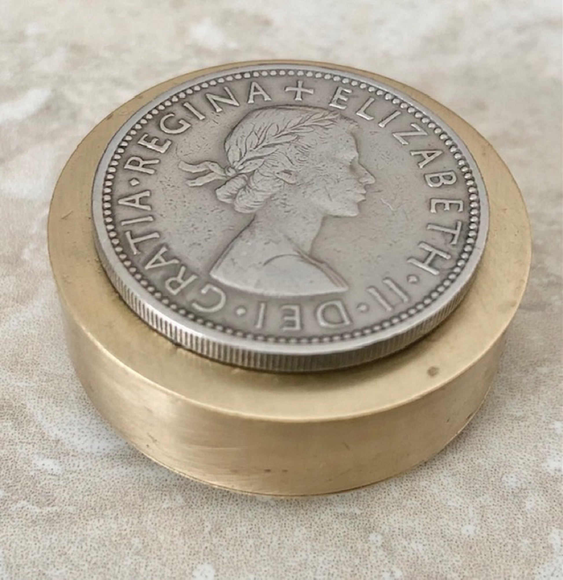 United Kingdom, Coin Pillbox, Shilling, Scotch Thistle Antique Stash Snuff Box, Box, Keepsake, Men's Gift, Jewelry, World Coin Collector