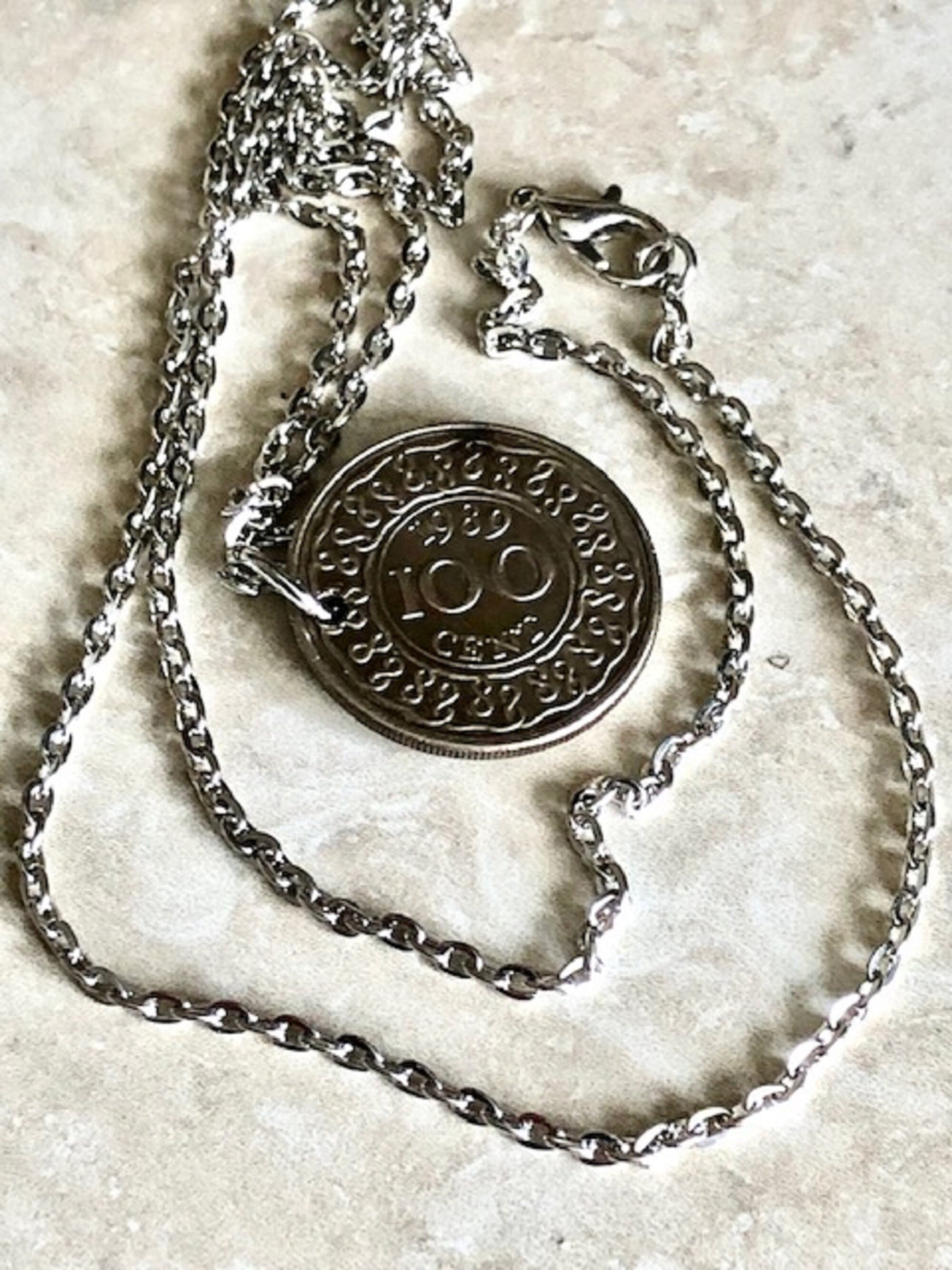 Africa 1989 One Hundred Cents Suriname Coin Necklace 50 Cents African Pendant Vintage Rare Coins Coin Enthusiast Fashion Accessory Handmade