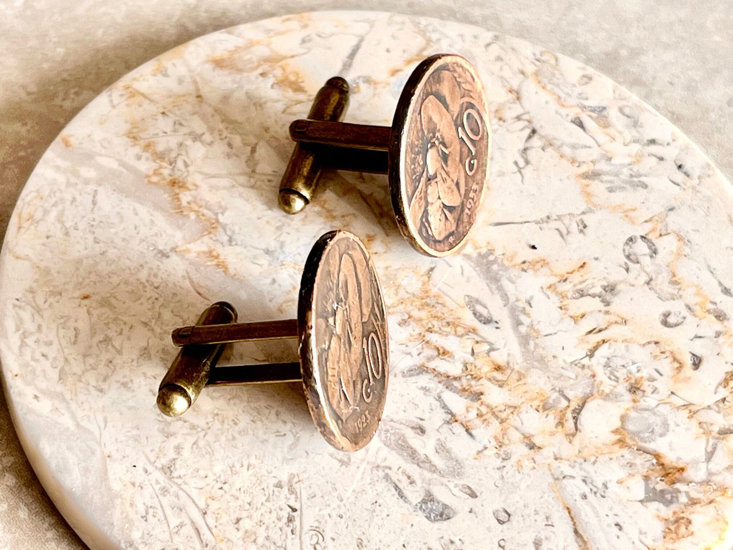 Italy Coin Cufflinks Italian 10 Lira Bee and Flower Cuff Links Personal Handmade Jewelry Gift Friend Charm For Him Her World Coin Collector